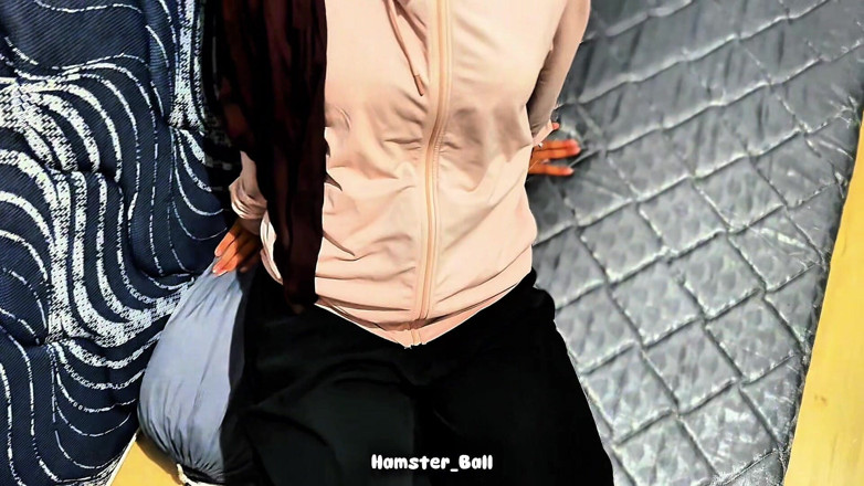 Hamster_Ball: ムスリムの彼女が私の大きなペニスに驚いていました、ははは