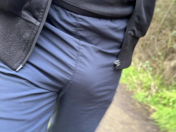 MrMagicDevil: Adoro il mio grosso rigonfiamento voglio uscire dai miei pantaloni...