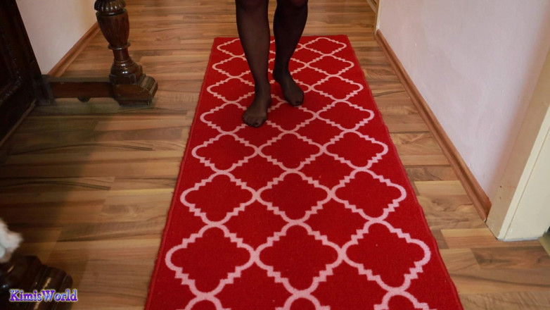 KimisWorld: ASMR Nylon marche sur un tapis - pieds en bas et...