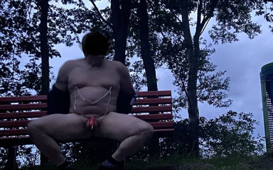 No limit cbt slave: Nu. Promenade sur un parking en plein air