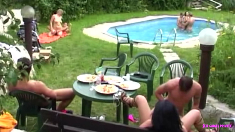 Czech Pornzone: Bi-maxx orgia da giardino, vol.3