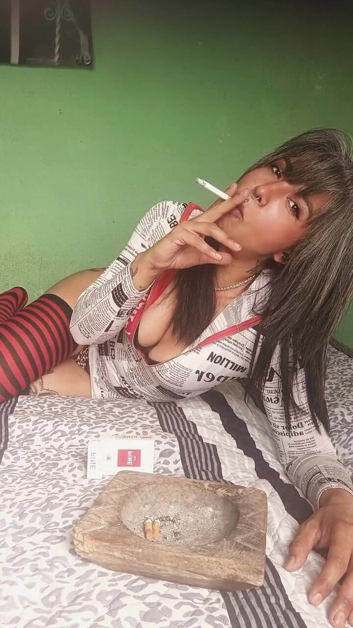 Casia Castro: Час куріння!!
