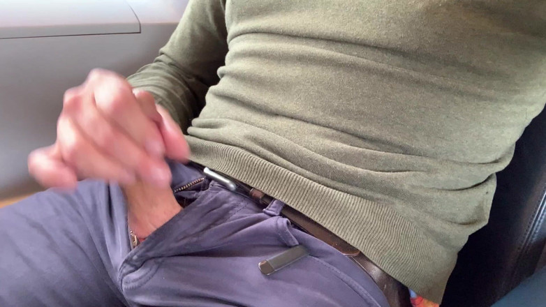 TJenner: Honění ve vlaku, tlusté sperma