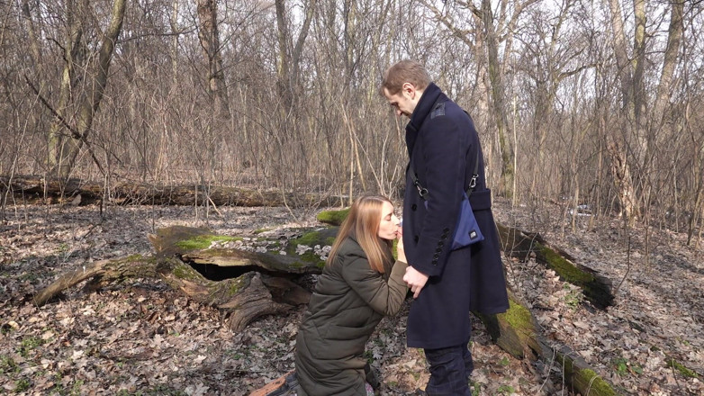 Anal Fans Couple: O fată drăguță a făcut o muie dulce și rapidă în pădure...