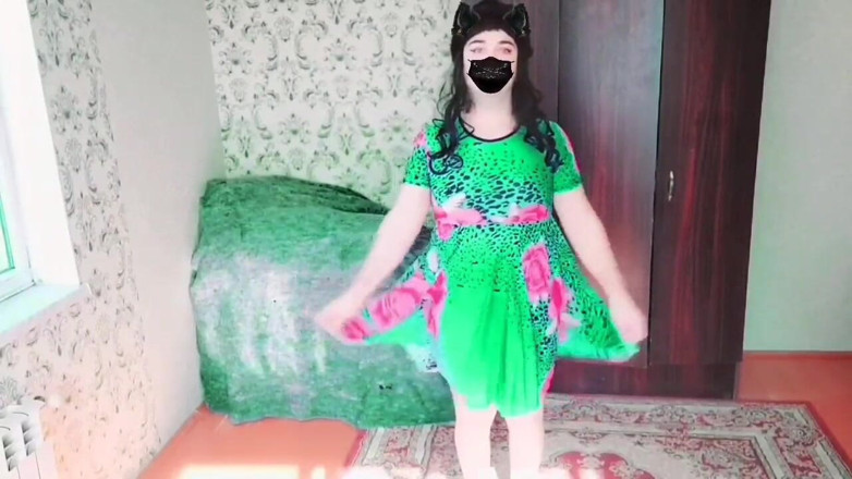Kitty_Cross: Groene jurk als een kerstboom sexy ladyboy jurk hete bubbelkont...