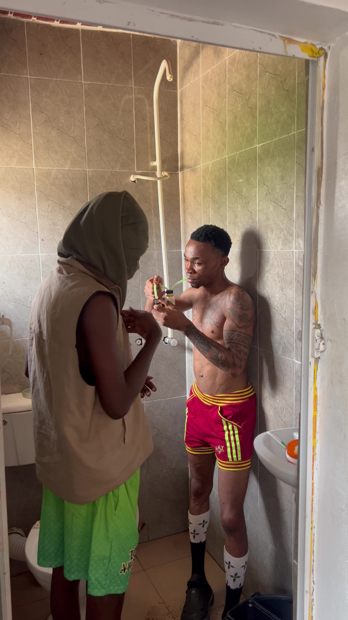 Dickofpolicy: Toiletten-blowjob