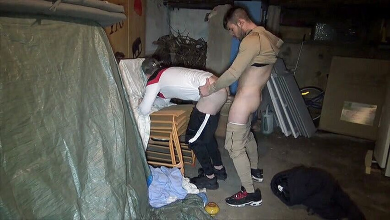 Gaybareback: Twink fodida pelo straigth Ricky Blue
