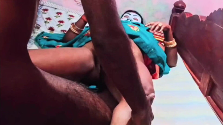Puja bhabhi hot: Scopata alla pecorina a letto