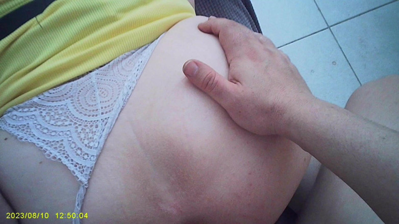 Sofy13: Er Verteilt Meinen Stachel Und Fickt Meinen Kleinen Arsch Gründlich...