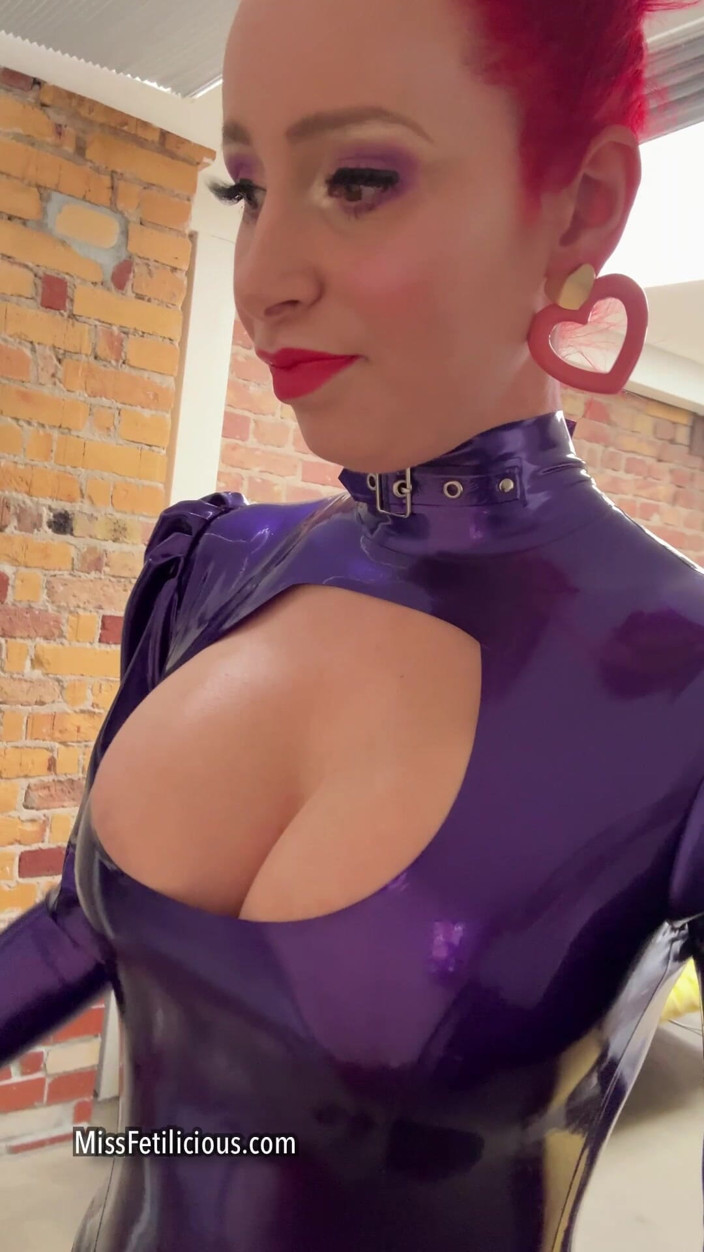 Miss_Fetilicious: Hari Pertama Bola Fetish Jerman. Biar saya Tunjukkan Awak Di...