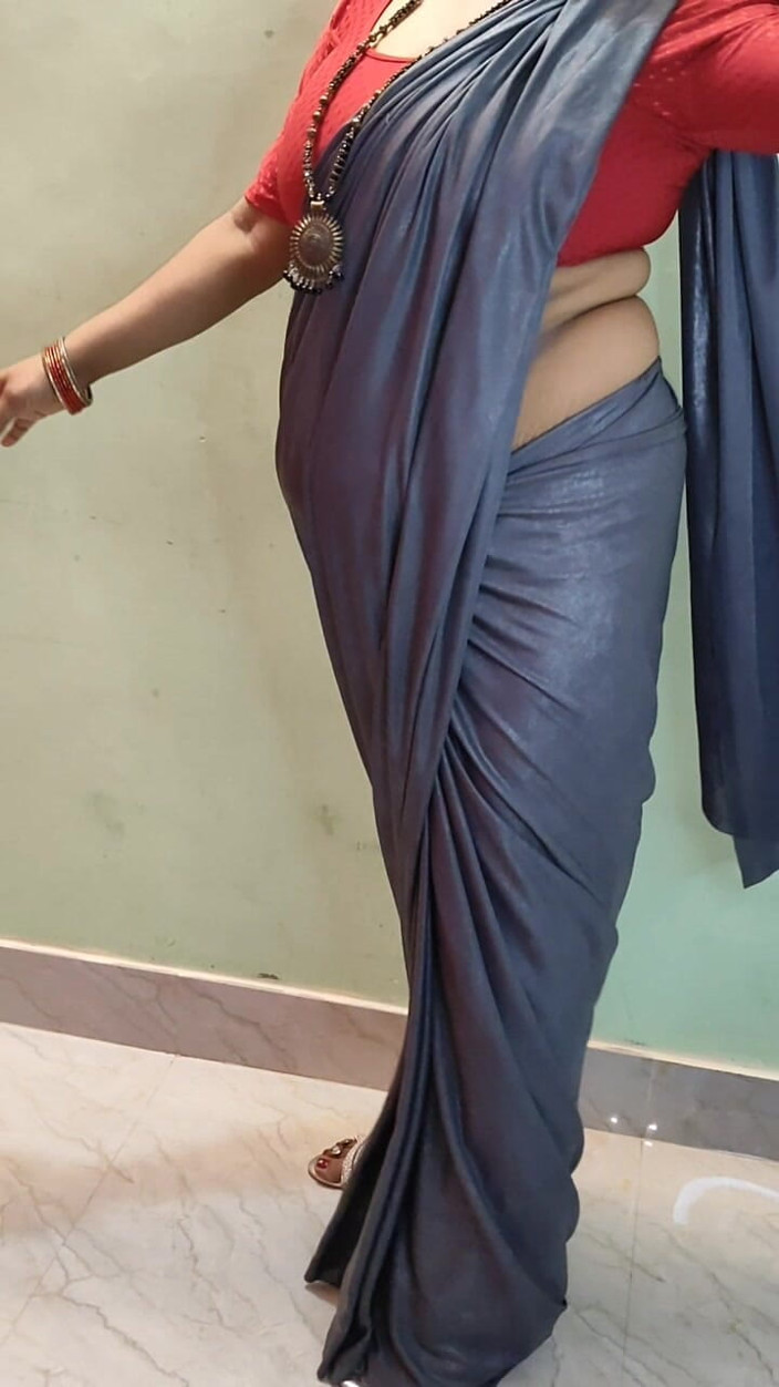 Kavita suman: Indisk BBW fru saree blus peticot naken dans