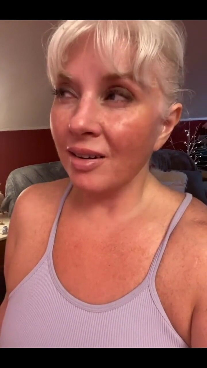 PaintedRose Taboo Femdom Fetish MILF: Тренировка послушания за кулисами со вторника маленькое развлечение со страпоном за кулисами