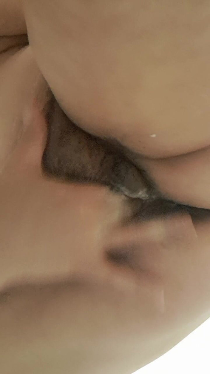 Mommy big hairy pussy: 털이 무성한 보지를 만지는 미시 밀프