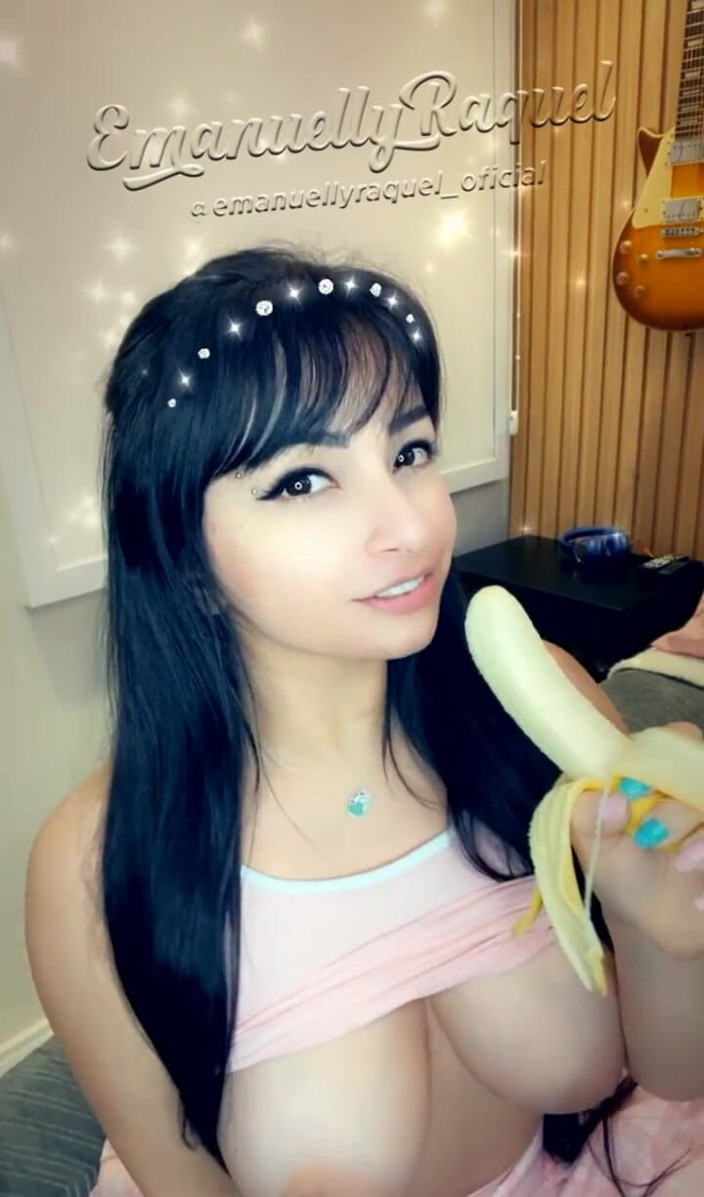 Emanuelly Raquel: Sensueel eten van een banaan