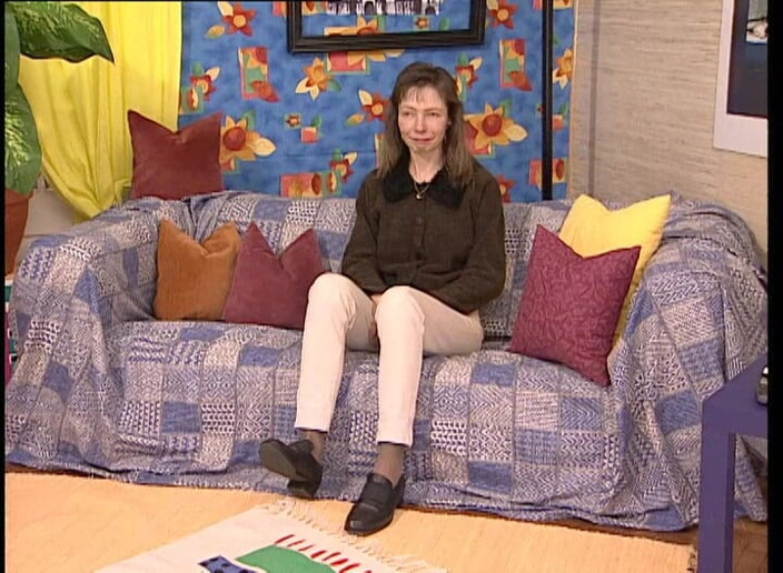 YOUR FIRST PORN: Curva perversă Andrea se masturbează și își rade pizda