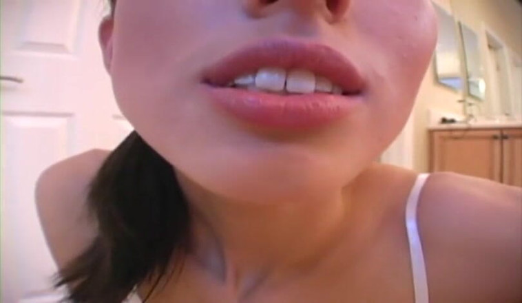 Femdom Austria: 彼女はあなたの精液を彼女の顔に望んでいます