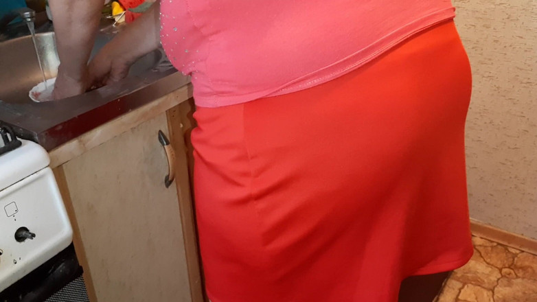 Lesbian-candys: Je me branle devant ma voisine dans la cuisine pendant...