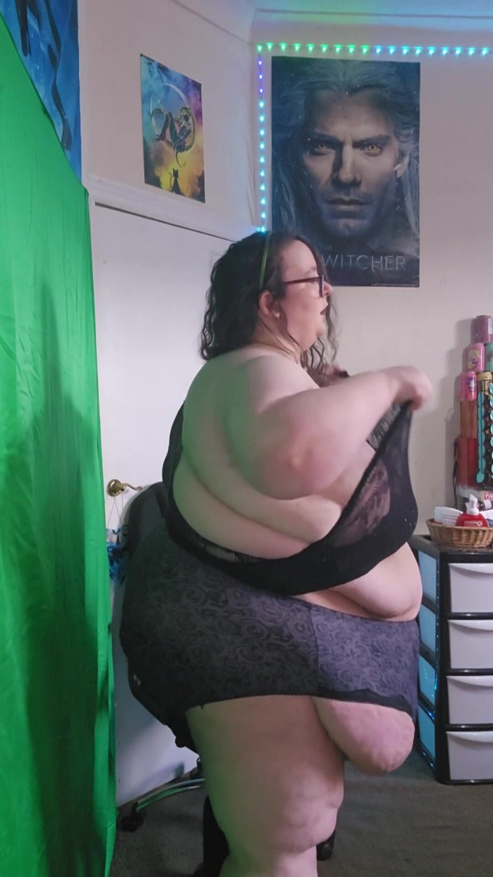 SSBBWLadyBrads: Ayo bugil dan tari ssbbw