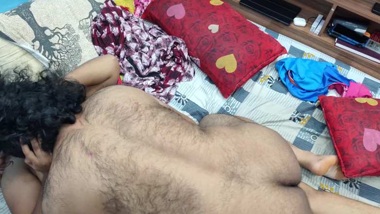 Vaigavarun45: Payudara menghisap dan menjilat puting