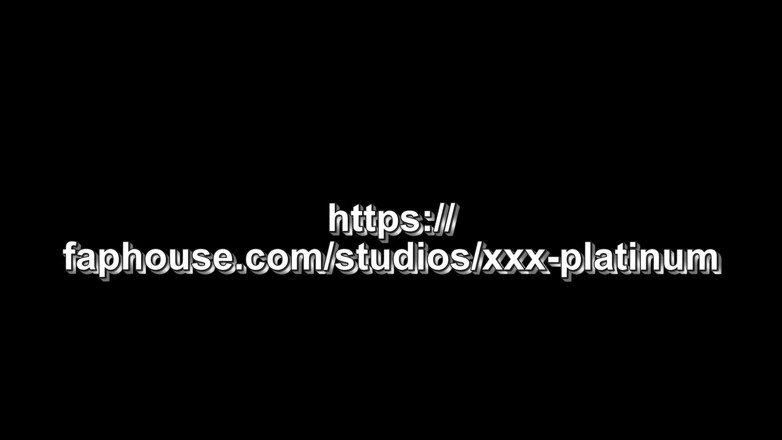 XXX-Platinum: Sladká ranní káva v kuchyni a masturbace kundičky