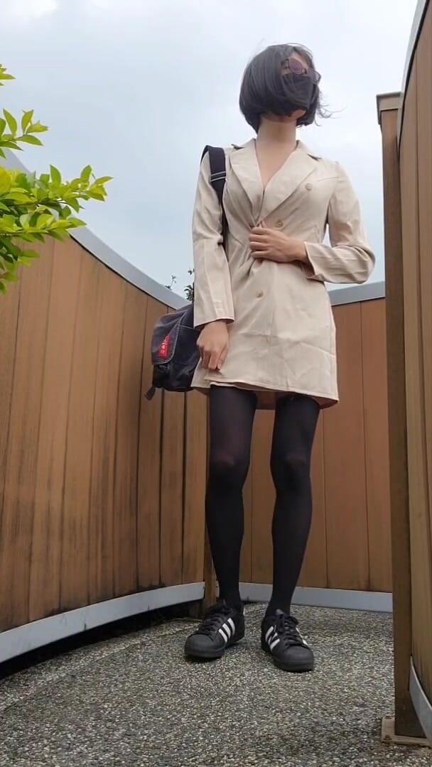NotAFuta: Exhibicionista v parku! Exhibicionistka Gina Play a Cum