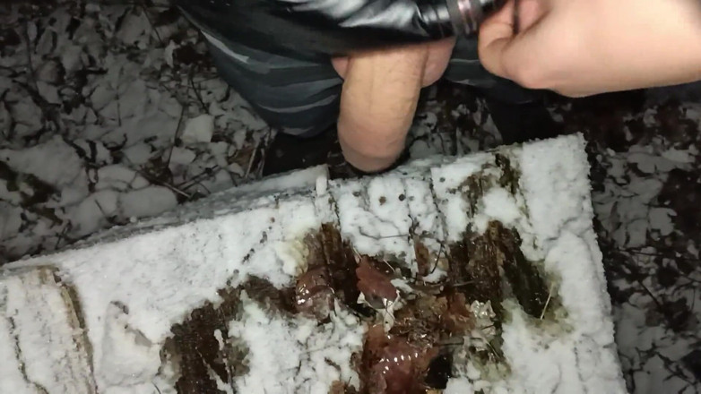 Idmir Sugary: Tocar la nieve con la polla, orinar y semen en...