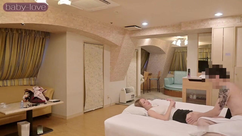 Asian cutie: Sansürsüz kız Esthetician: kirli servis her damlayı boşaltıyor ve sonra...