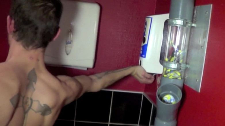 FRENCH STRAIGHT BOYS FUCKING GAY: Фло відтрахана Рікджи в сауні вперше з геєм