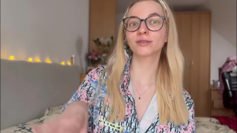 Goddess_Bella_Rae: एक महीने में $30 पर रहने वाले पेपिग ने उसे सूखने के बाद कुल्ला किया
