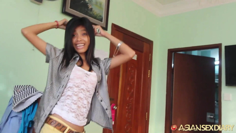 Sex Diary: AsianSexDiary Skinny Pinay cavalga pau branco grande no quarto de...