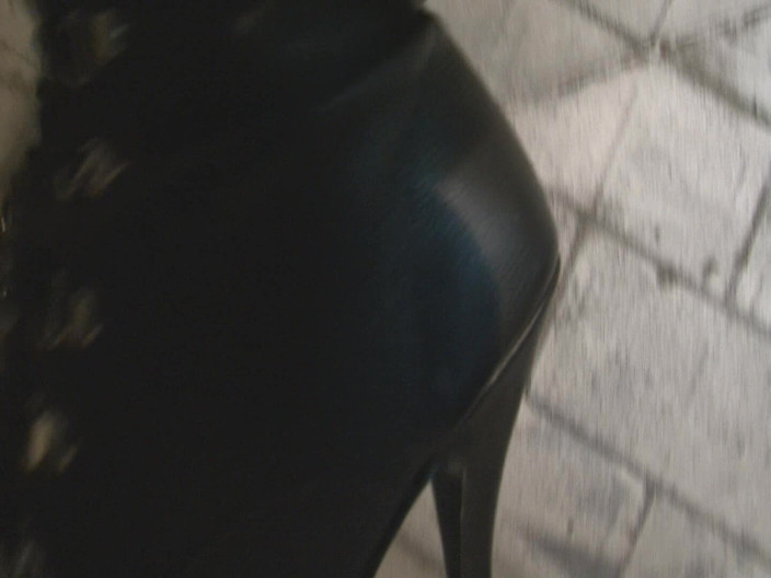 SophiaSylvan: Adore mes bottes, gagnez le droit de lécher ton sperme...