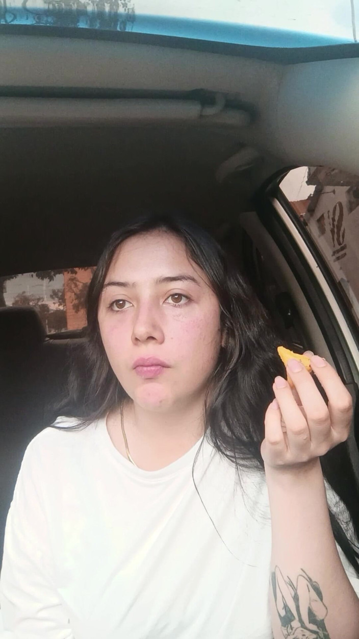 Golden domme: Manger dans la voiture