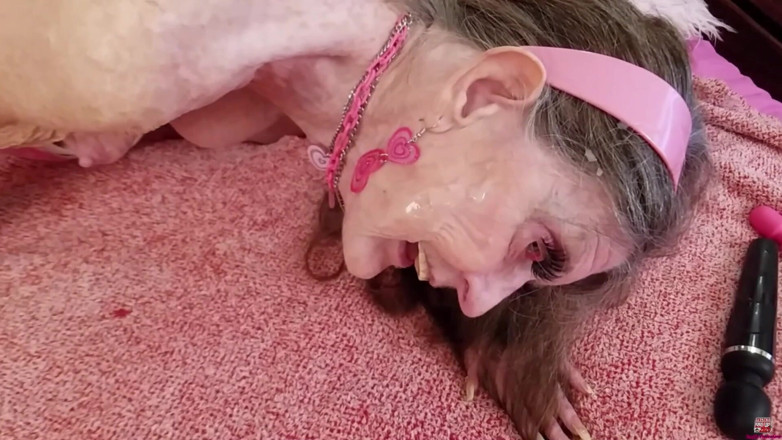 Sexy Sandra N Sir Christopher: April Gilf Barbie трахається весело