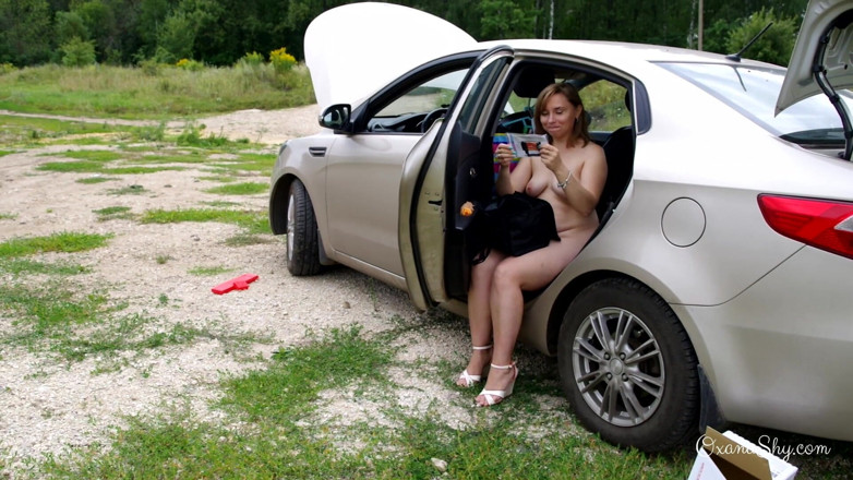 MILF Oxana: Тупая блондинка и заглохнутая машина