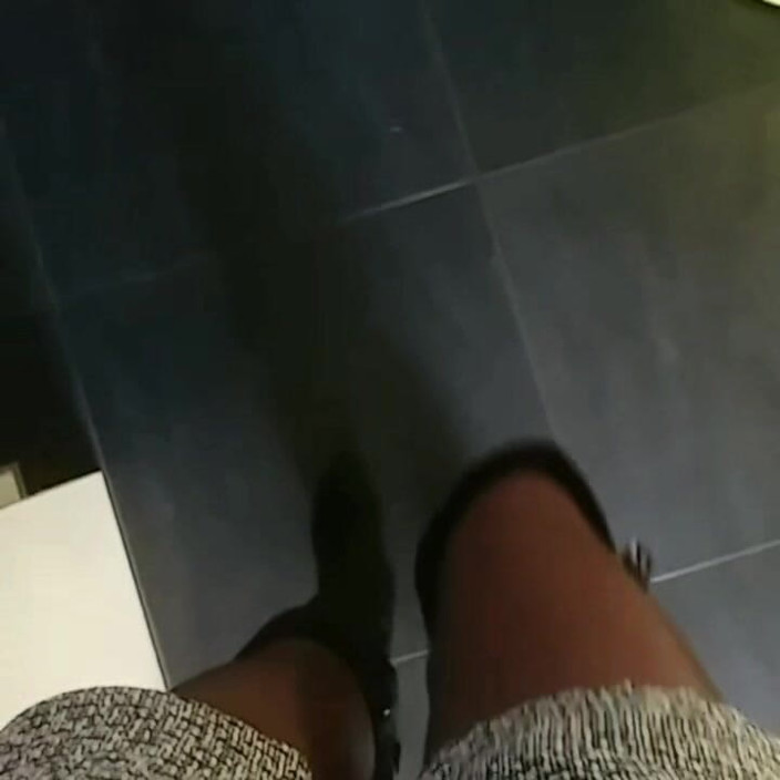 Fetish and domination: Kyra Nylons और ऊँची एड़ी के जूते वाली कामुक महिला