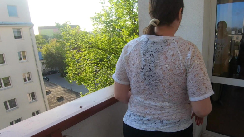 Lingerie Review: Probándose blusas transparentes sin censura