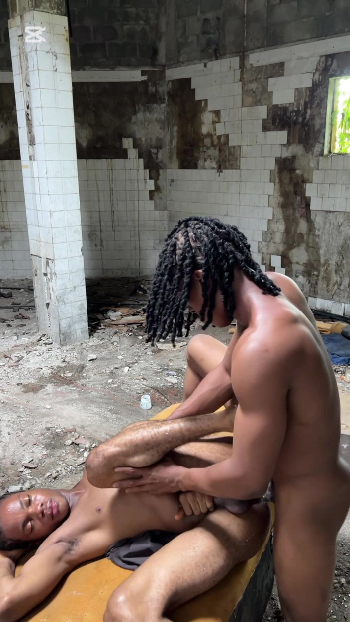 Baddestboyx: Ik overtuig deze knappe hetero met een grote zwarte lul