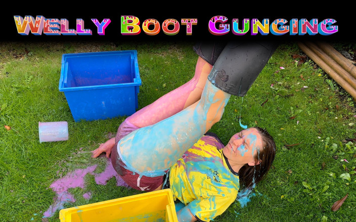 Wamgirlx: A Welly boot gunging - wam-spaß sprudeln