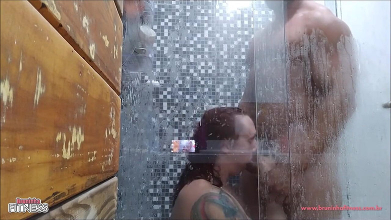 Bruninha Fitness: Mi ha scopato deliziosamente sotto la doccia e mi ha...