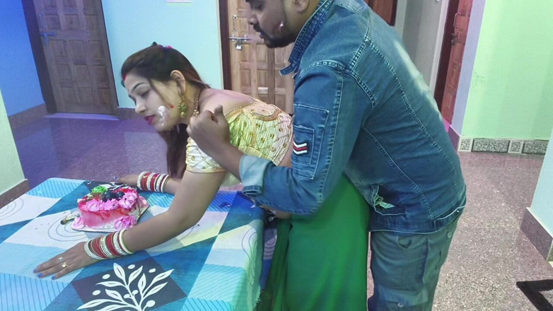 Sona bhabhi: Sărbătoare de Anul Nou bhabhi futându-se tare cu indianul ei...