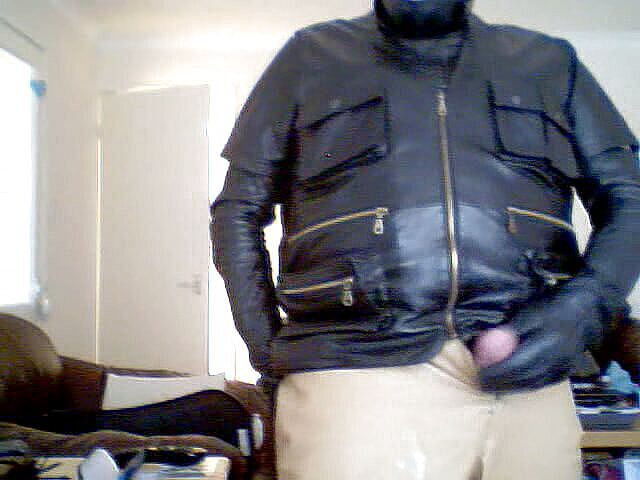 Leatherman63: Éjacule sur mon cuir