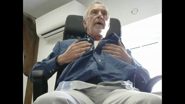 Silver Fox Sex: Show na webcam no trabalho