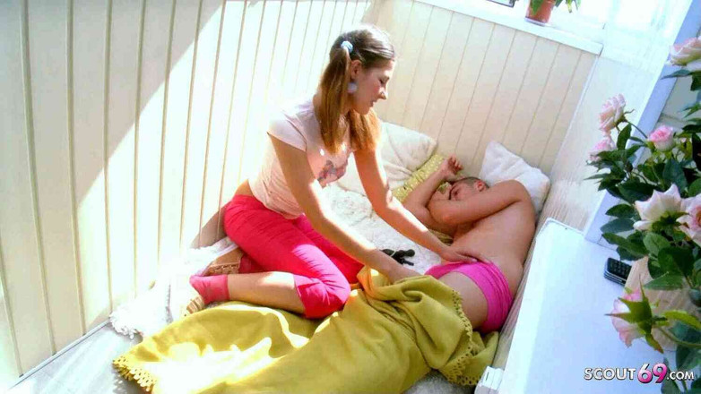 Full porn collection: Zus verleidt stiefbroer om te neuken met een wake-up pijpbeurt