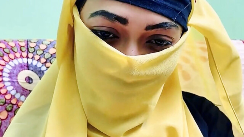 Riya Chowdhury: Sexy tante moet hard met mij neuken