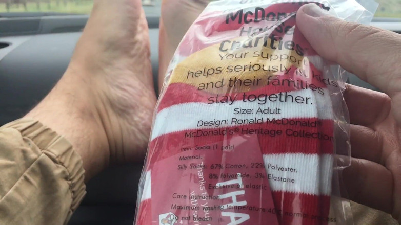 Manlyfoot: Mcdonalds drive-door dash voeten - gouden bogen - kijk me terwijl ik...