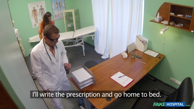 Fake Hospital: Жінка з проблемами фертильності отримує дозу члена лікаря