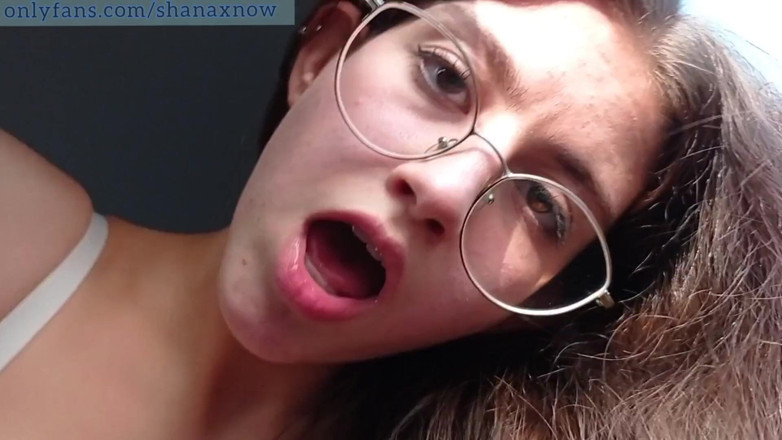 Shanaxnow: Remaja mengongkek pantat sempurna kereta blowjob pancutan muka. Shanaxnow