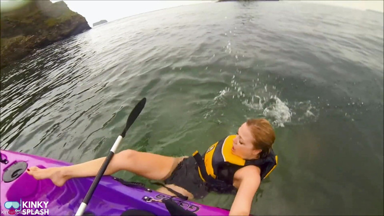 UKCuteGirl Lucy Lauren: Open water Kajak ramp voor niet-zwemmer - gered door reddingsvest