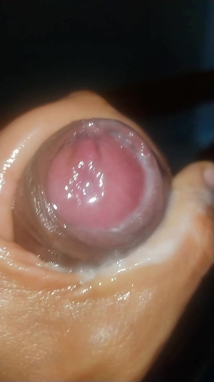 Naughty Cock: Sborrando guardando video di amici. Si chiede se sua moglie...