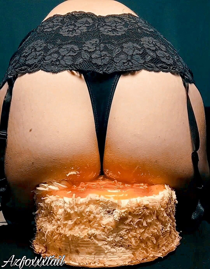 AzFoxxxTailPhelicia: Jeu de cul au moment du gâteau